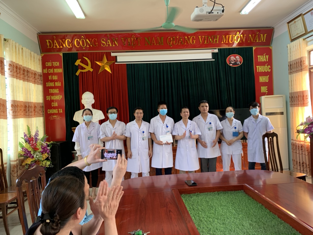 Khen thưởng đột xuất cho tập thể ê kip cấp cứu ngày 02/04/2022 vì có thành tích xuất sắc trong việc cấp cứu bệnh nhân
